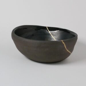 Read more about the article Vzťahy – čiary Kintsugi, ktoré nás spájajú